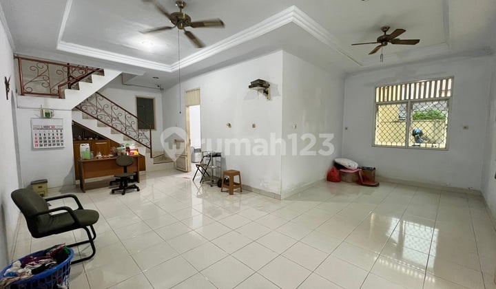 Rumah Hook 2 Lantai Bintara Bekasi Siap Huni Dekat Tol