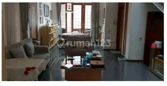 Rumah Klasik Modern Dekat Gedung Sate, Sayap Dago