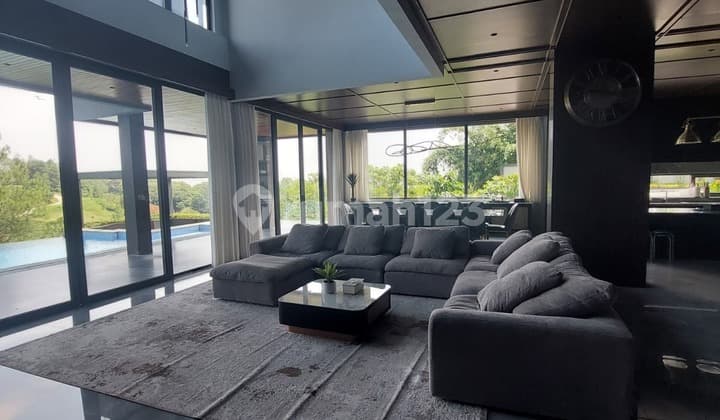 Villa Fas Five-Star Hotel with Golf and Mountain View in Dago Pakar