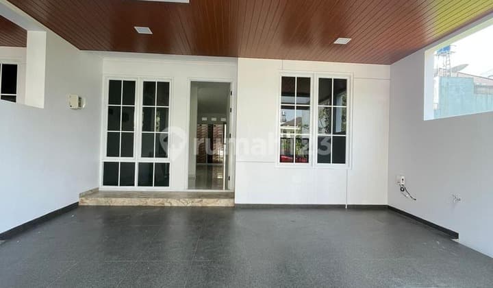 Rumah 2,5 Lantai Bagus Siap Huni di Batununggal