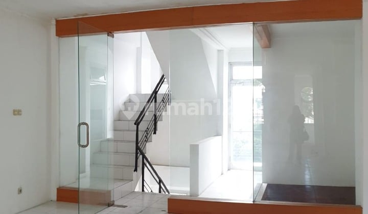 4.5-Story Shop House in Cihampelas Unfurnished