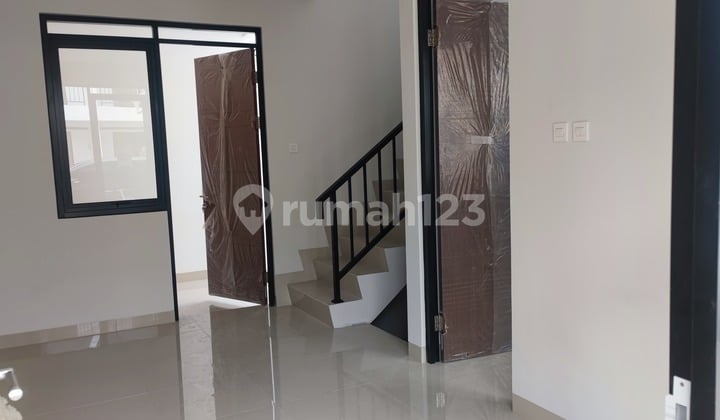Rumah Baru 2 Lantai di Grand Sharon Residence