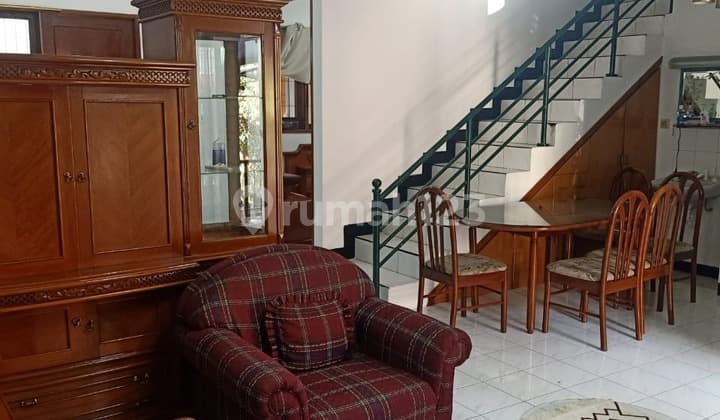 Rumah Bagus 2 Lantai di Setra Duta Furnished