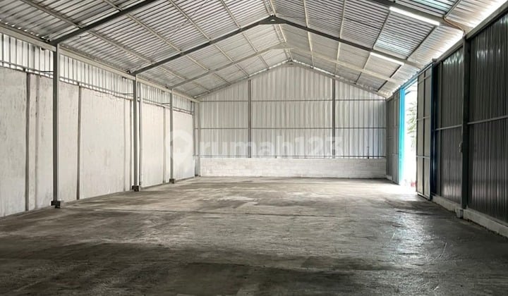 Ready-to-Use Warehouse with Container Access in Kiara Condong Area