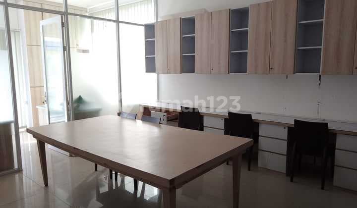 Ruko Strategis 4,5 Lantai di Setrasari Furnished