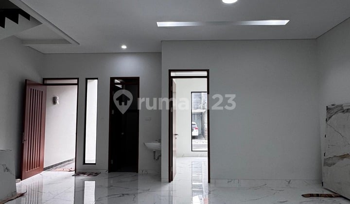 Rumah Baru Dalam Cluster di Mekar Wangi Unfurnished