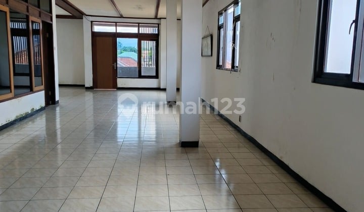 The house has a Badminton Court on Moch. Toha Street.