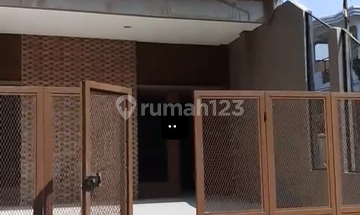 Rumah Minimalis Modern Posisi Hook Dalam Komplek di Inhoftank