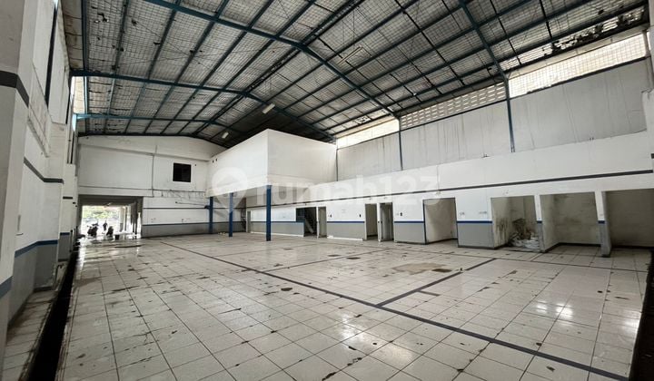 Ex-Showroom Car Warehouse in Soekarno Hatta, Bandung