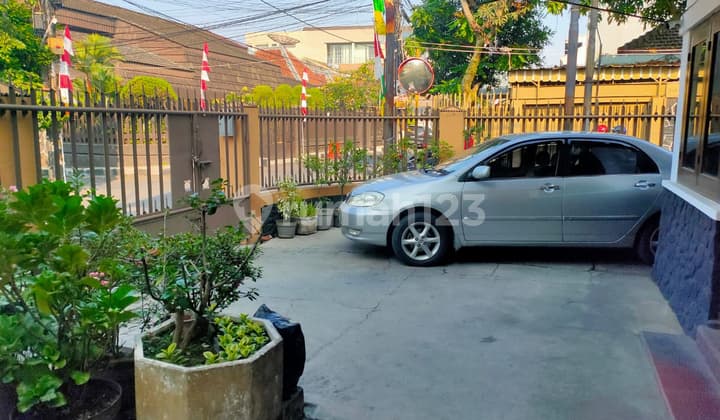 Rumah Tengah Kota Dengan Bangunan Kokoh Di Sayap Braga Bandung