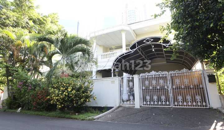 Dijual Cepat Rumah Mewah 2 Lantai di Patra Kuningan
