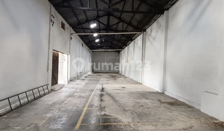 Warehouse for Rent Cheap in the Center of Kediri City