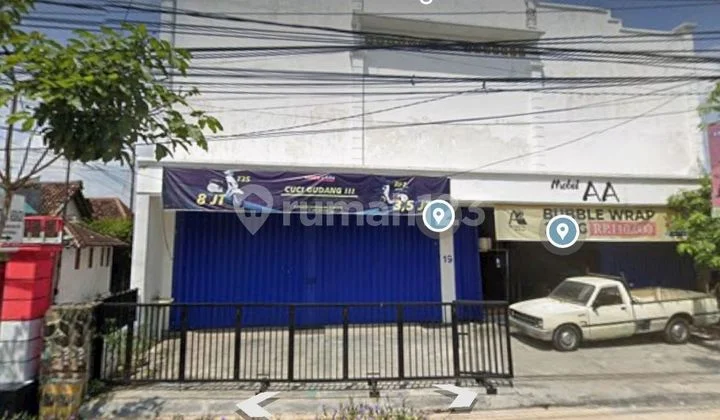 For rent: two-story shop house in Madiun city. For rent: two-story shop house in Madiun city.