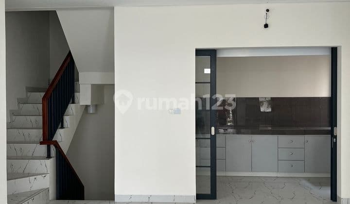 Dijual Rumah Lavon 2 Dibawah Harga Pasar dan Siap Huni