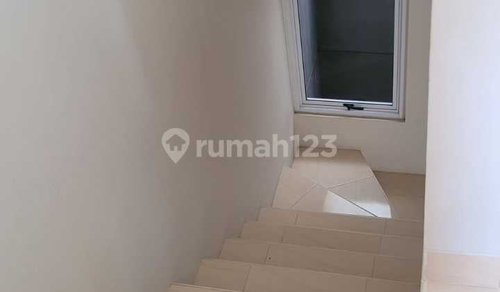 For Sale: Vanya Park House Ready to Occupy, Neat & Clean
