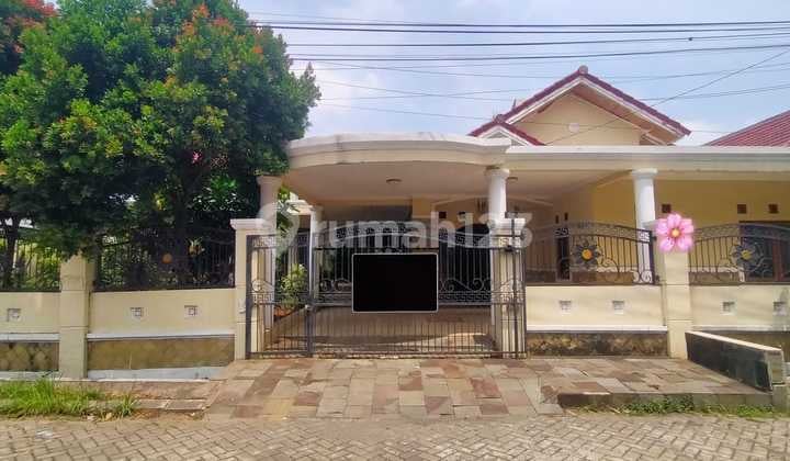Rumah Hook Semi Furnished di Thb Bekasi - Luas & Strategis