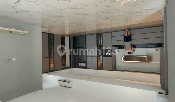 Disewa Apartemen 4 BR Semi Furnish Dengan Private Lift di Kemang Village