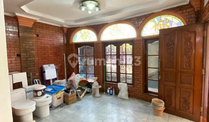 Rumah Mewah Siap Huni di Tebet - Sudah Renovasi, LT 300 M², Harga Terbaik!