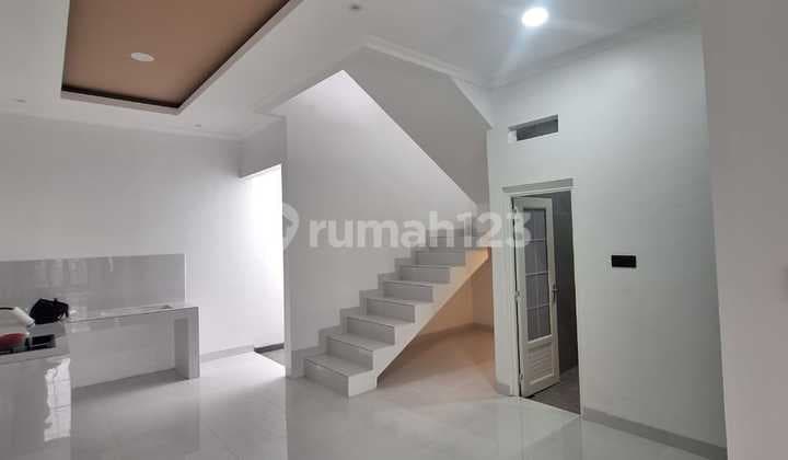Rumah Brand New 2 Lantai Bagus Dekat Fasilitas Umum di Taman Harapan Baru Bekasi