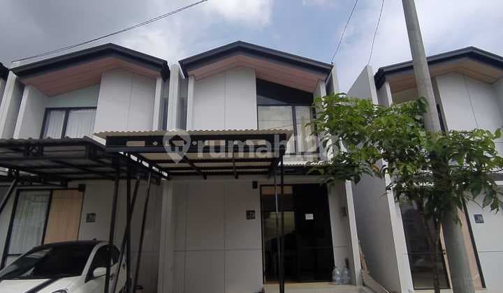 DISEWAKAN !! RUMAH 2 LANTAI ROLLING HILLS KARAWANG BARAT