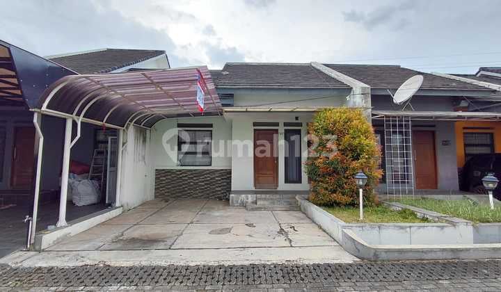 Rumah Cluster Taman Cihanjuang Tanah Luas Ada Taman Belakang