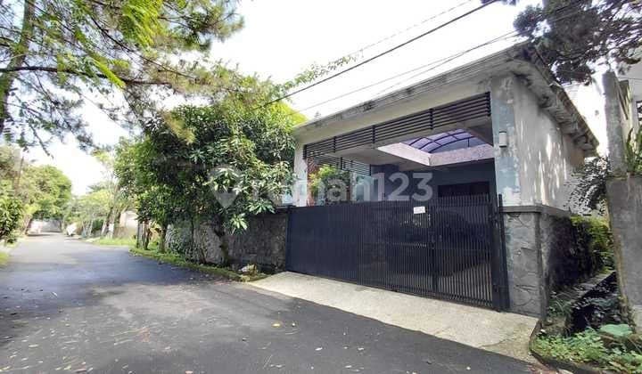 Rumah Komplek Cibabat Cimahi Taman Besar Posisi Hook Dekat Pemkot