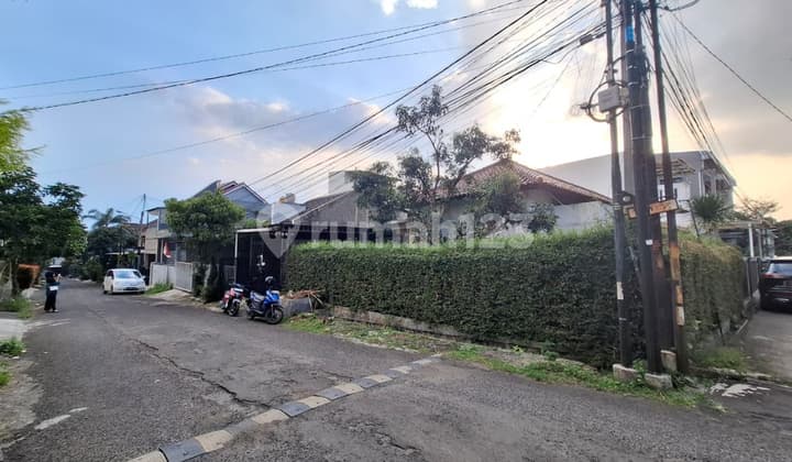 Rumah Sariwangi Hook dengan Taman Luas View Asri 7 Menit Polban