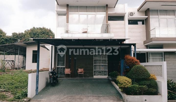 Rumah Exclusive Sarijadi 2 Lantai Luas Tanah Besar 7 Menit Polban