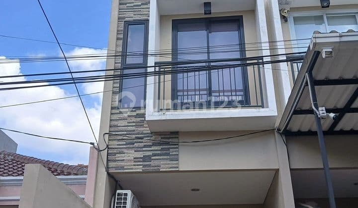 Rumah 3 Lantai Palapa Kebun Jeruk Dijual Murah Siap Huni Bagus