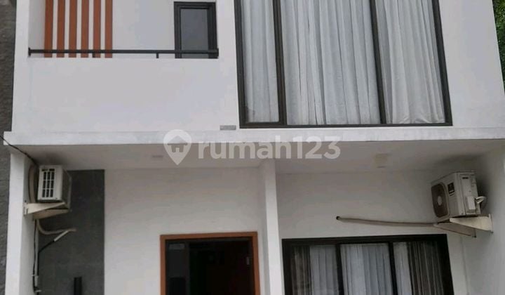 Dijual Rumah 2 Lantai Dekat Sumarecon Bekasi Barat