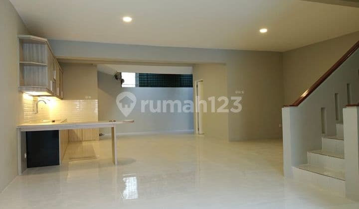 Rumah bagus siap huni di Citra 2 Ext, Jakarta Barat