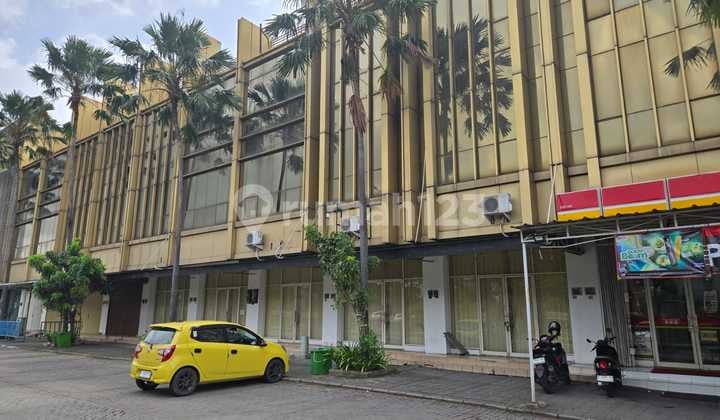For Sale 5 Attached Shophouses in Golf Lake, Cengkareng, West Jakarta