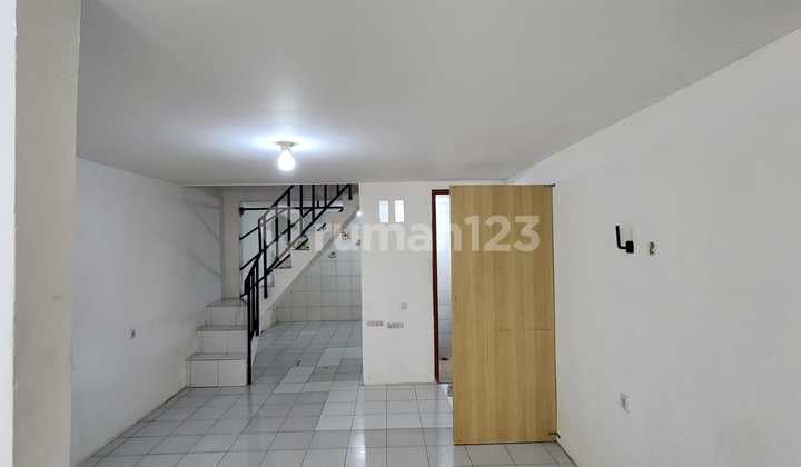 Disewakan Rumah Siap Huni Di Taman Palem Lestari, Jakarta Barat