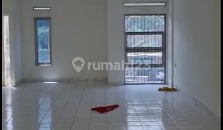 SHOPHOUSE MAIN ROAD HIGHLY SOUGHT AFTER IN BUSTLING AREA NEAR FACTORIES commercial area