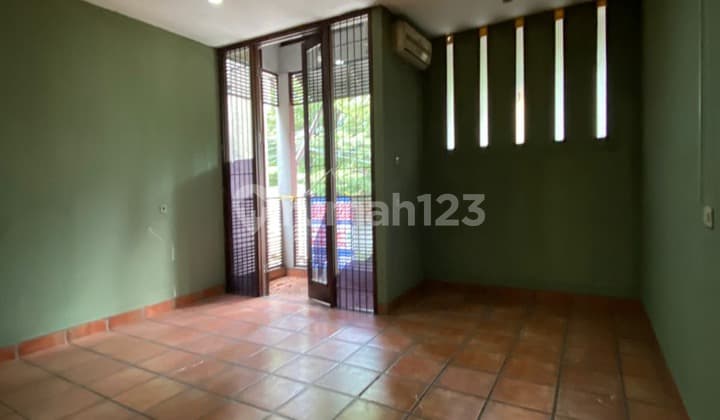 RUKO SIAP HUNI LOKASI STRATEGIS BISA UTK KANTOR USAHA TEMPAT KURSUS JALANAN 2 arah