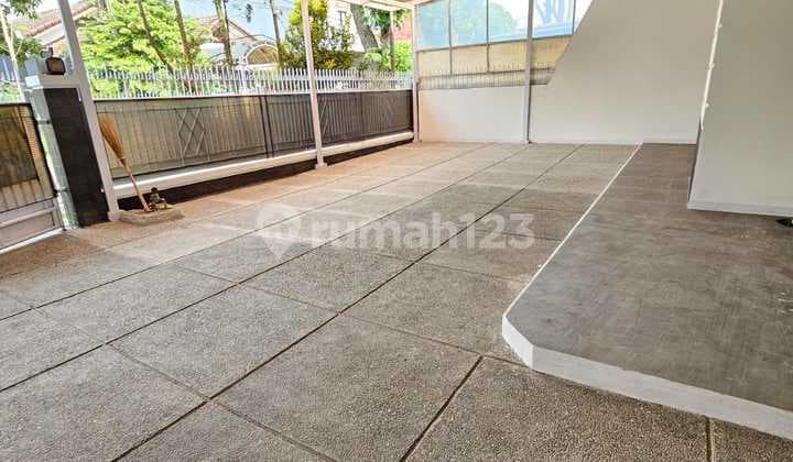 Sewa Rumah Baru Renovasi Batununggal Lt/Lb : 200/150 M2lebar Muka : 10Mkt : 3+1Km : 2+1Gudangcarport 2Listrik : 2200Wair : Artesis 3 Unit Acwater Heaterharga : 80Jt/Thn Nego Sh