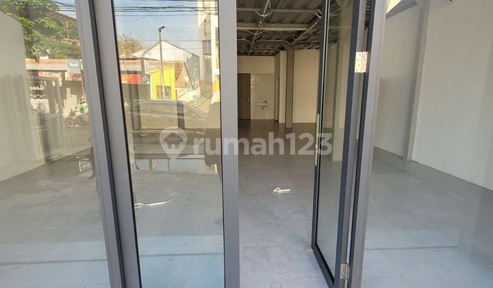 Dijual / Disewa Ruko Jl Purwakarta - Antapanil.tanah : 180lebar Muka : 9x20lb: 350-400mlantai: 3shm On Handgudang: 3 (per Lantai)toilet: 3 (per Lantai)listrik : 23.000air : Summersibel 3 Toren 1000l Dan Filtercarport : 3 Mobilhadap Selatandekat Sekolah Da