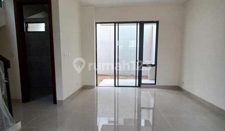 Rumah, 2Lt SHM, di Podomoro Park Jubandung,