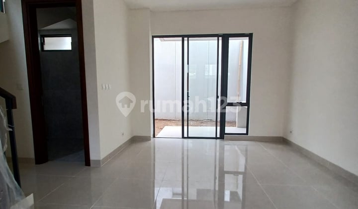 Rumah, 2Lt SHM, di Podomoro Park Jubandung,