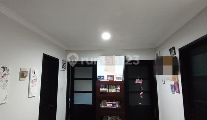 Sewa Murahrumah Cantik Siap Huni) Mau Yg Apik N Bersih Nitipin Rmh Dari pada Ga Dipakai. Full Furnishedlt : 168 M2lb : 150 M2lm: 8 Mkt : 3 Km : 3 Dapur : Kotor & Bersih2 Lantaigarasi : -Carport : 2 Mbllistrik : 3500 Wattair : Pdamhadap Timurpbb Dibayar Ow