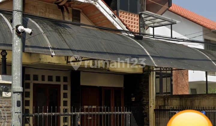 **For Rent:** House (Wing Unit) Wastukencana
Land Area: 180 sqm / Building Area: 200 sqm
Bedrooms: 3+1 | Bathrooms: 2+1
Electricity: 2200 | Water: Jet Pump
Price: 100 Million IDR / Year (Negotiable)
Security Deposit: 5 Million IDR
PBB (Property Tax) Paid by Tenant