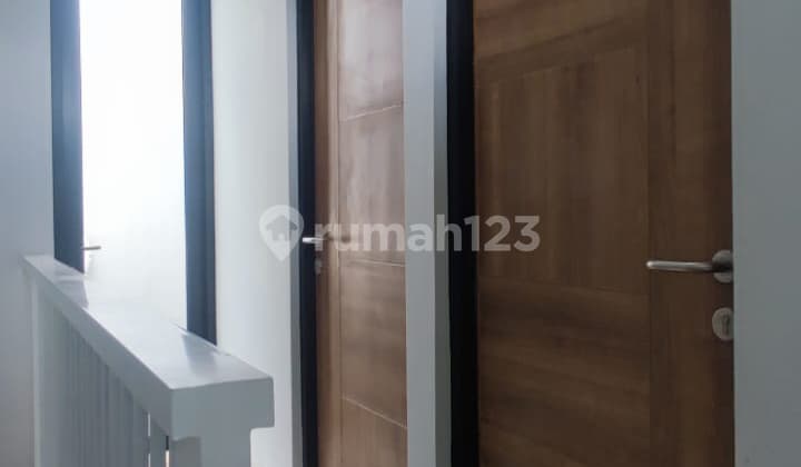 Disewakan Rumah Kopo Harmonis Townhouse Luas Tanah : 55M2 Luas Bangunan : 65M2 Lebar Muka : 5M Lantai : 2 Lantai Kamar Mandi : 1+1 Kamar Tidur : 2 Dapur : 1 Carport : 1 Air : Sumur:zap:️ Listrik : 2200 Watt✉️ Surat : SHM Hadap : Timur Harga : 55Jt Fh