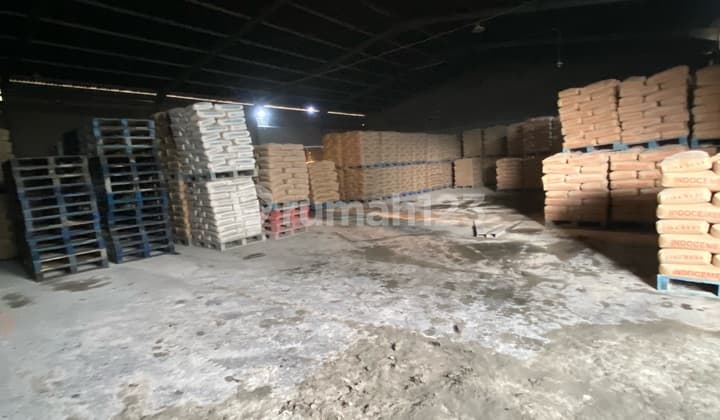 For Sale Warehouse 4200Lb +-2000Lm 353Warehouse1OfficeEmployee Quarterskm 23500Wt +2200WtParkingSpacious2SHMFacing WestPrice 90M Negotiable