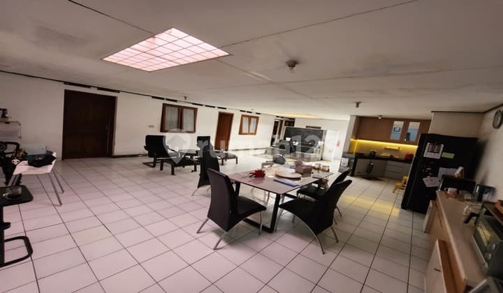 Rumah Semi Furnished Tengah Kota Dekat Kemana2 Jarang Ada