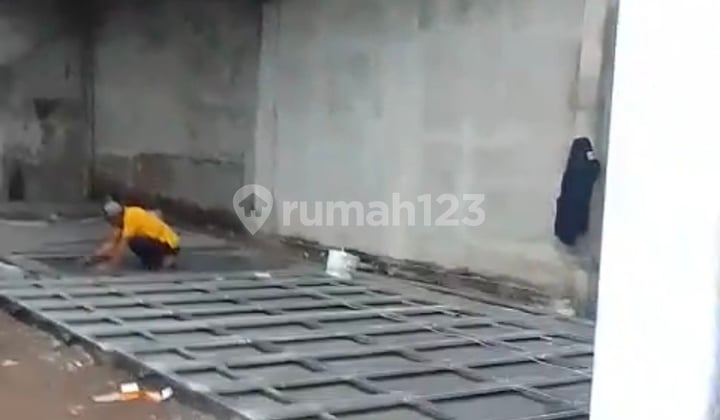 For Rent: 5 Warehouses Together, Margacinta. Warehouse Size: Width 9, Length 16. Electricity 1300W, Water Jet Pump. Access 40 Feet. Price 70 Million/Year.