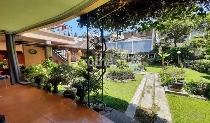 Rumah Mewah Di Lokasi Elite Siap Huni Halaman Luas (Fn) Udara Sejuk