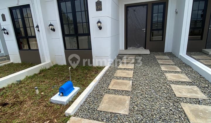 For Rent
New House
Podomoro Patragriyal, 72 m², 3 Bedrooms, 2 Bathrooms, 1 Kitchen
Electricity 1300 watts, PDAM water
SHM certificate, facing West
Price 45 million/year, negotiable