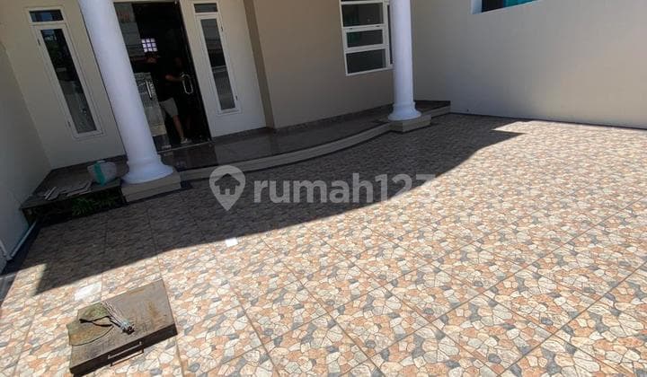 Rumah Bagus di jalan karawitan, Turangga