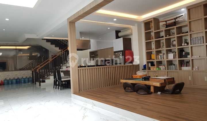 For Sale Rumah di Main Road Jl Kopo Full Furnishedlt 365 Mtrlb 850 Mtr 2 .5 Lantaikt 4 + 1Km 3 + 1Listrik 33.000 Wattac 10 Unitair Solar Panelturen 2000 Kubikcar Port 2 Mobillbr Muka 10Mhgbcctvair Summer Sibelharga Rp. 13M Nego Fn