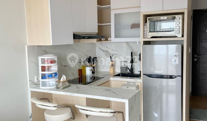 For Sale, Quick Sale M Square Apartment Bandung
Type 2Br, Area 42M2
Floor 122, 1 Kitchen, 1 Bathroom
Semi-Furnished (Kitchen Set, Wardrobe, Cabinet, Vinyl Flooring, Shower, Toilet)
Facing South
Electricity 2200Watt
Strategic Location
Near 3 Toll Gates
Facilities: Swimming Pool, Gym
Price: 500Jt